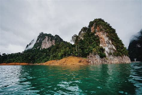  Khao Sok - Un Viaggio Etereo tra Ombre Sonore e Armonie Fluttuanti